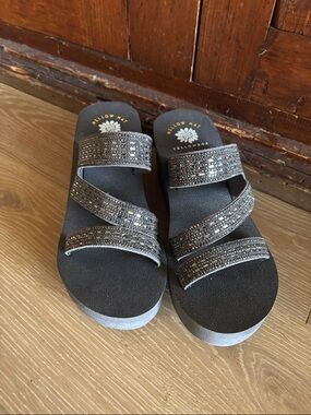 Yellow Box Girls' Gunmetal Sparkle Triple-Strap Sandals